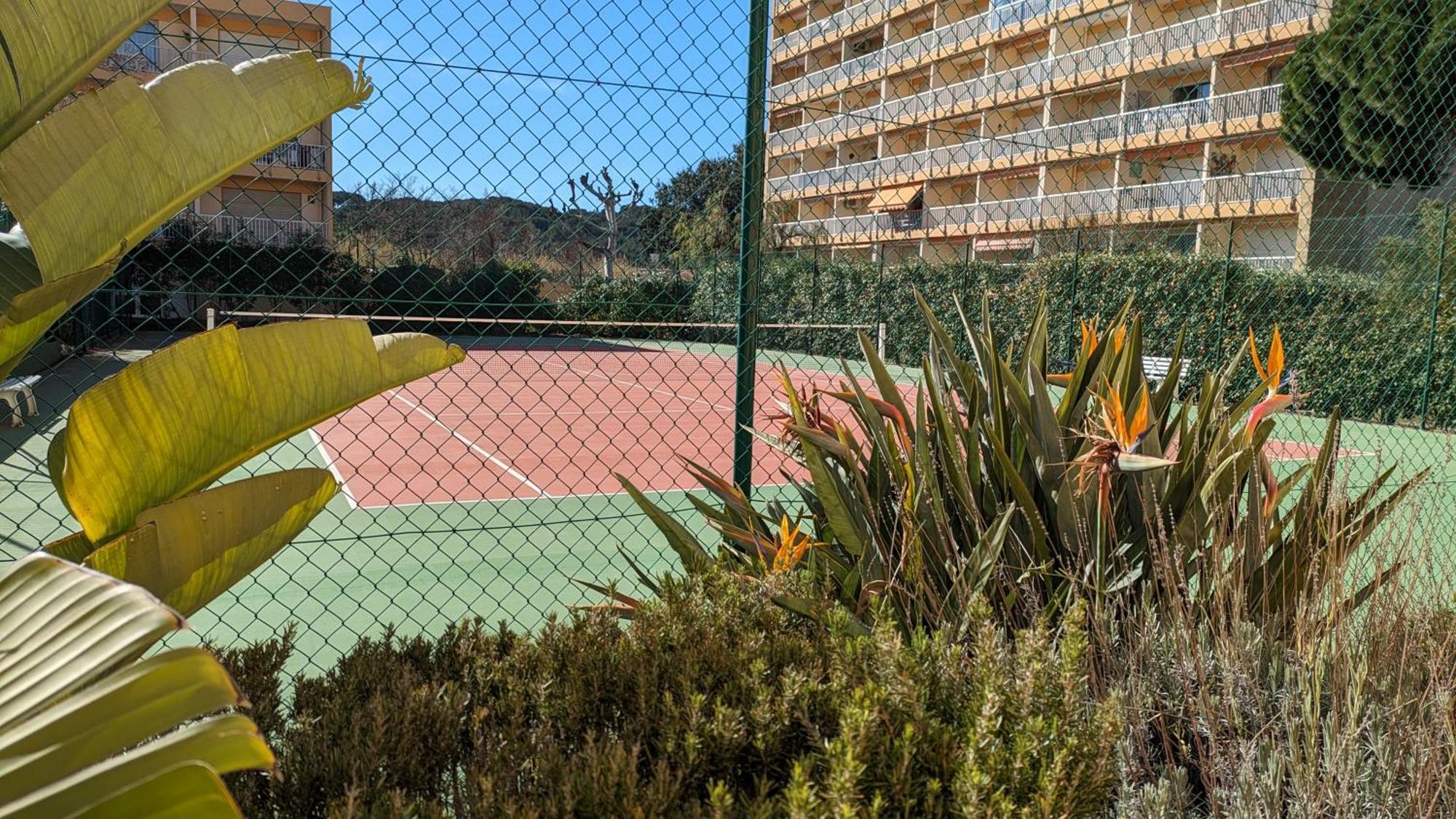 Studio Avec Coin Nuit, 100 M De La Mer Le Lavandou Exterior foto